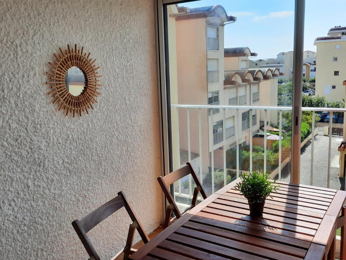 Sur Le Port, Studio Avec Vue Sur La Marina Apartment กรุยซ็อง ภายนอก รูปภาพ